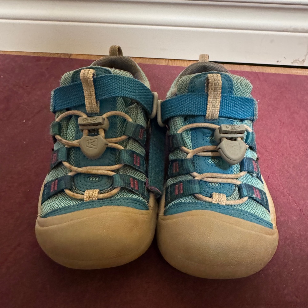Keen Waterproof Hiking Boot - Picture 2 of 3